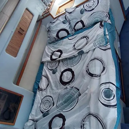 Botel La Bobo - *